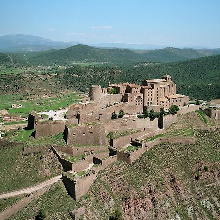 Parador De Cardona Exterior photo