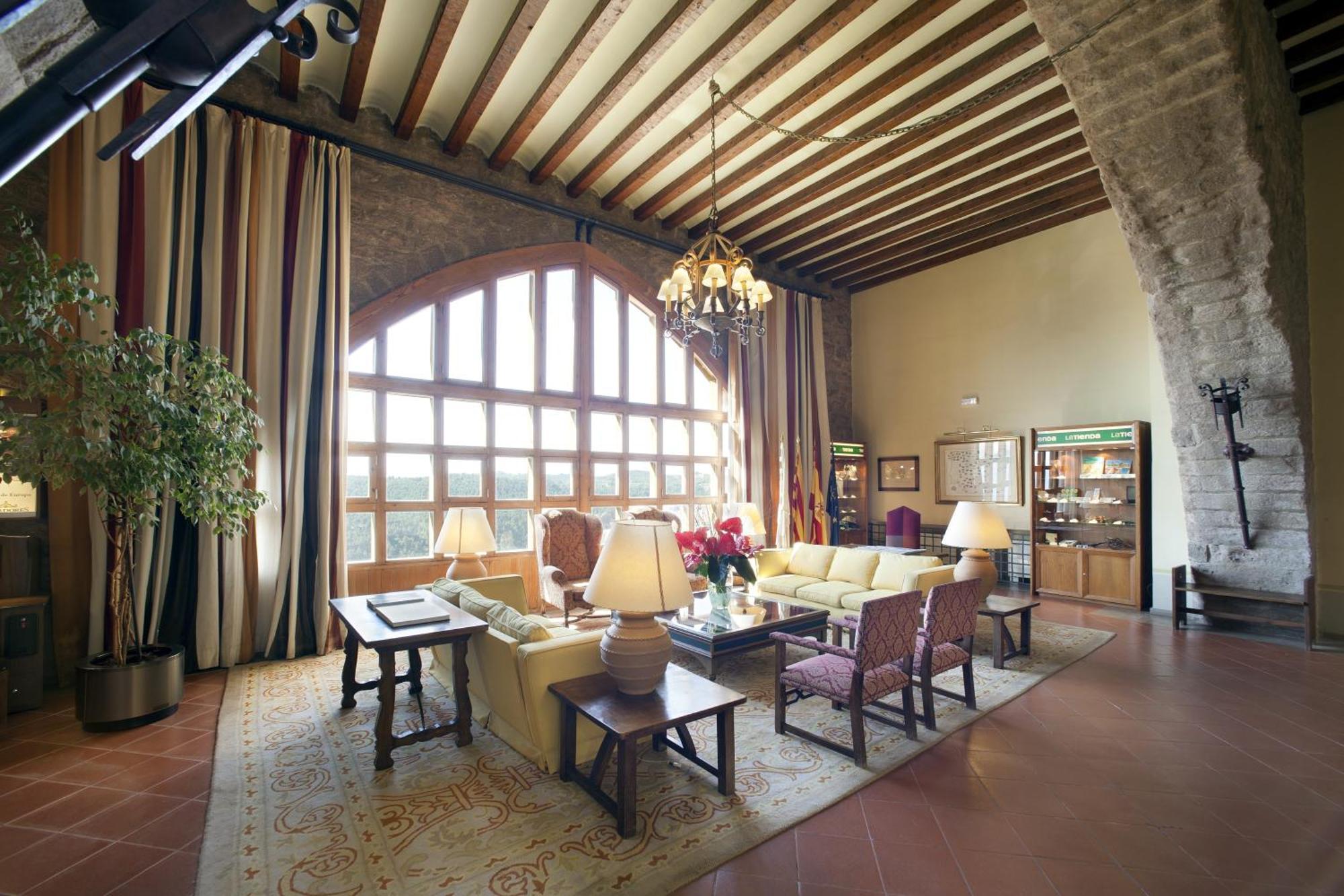 Parador De Cardona Exterior photo