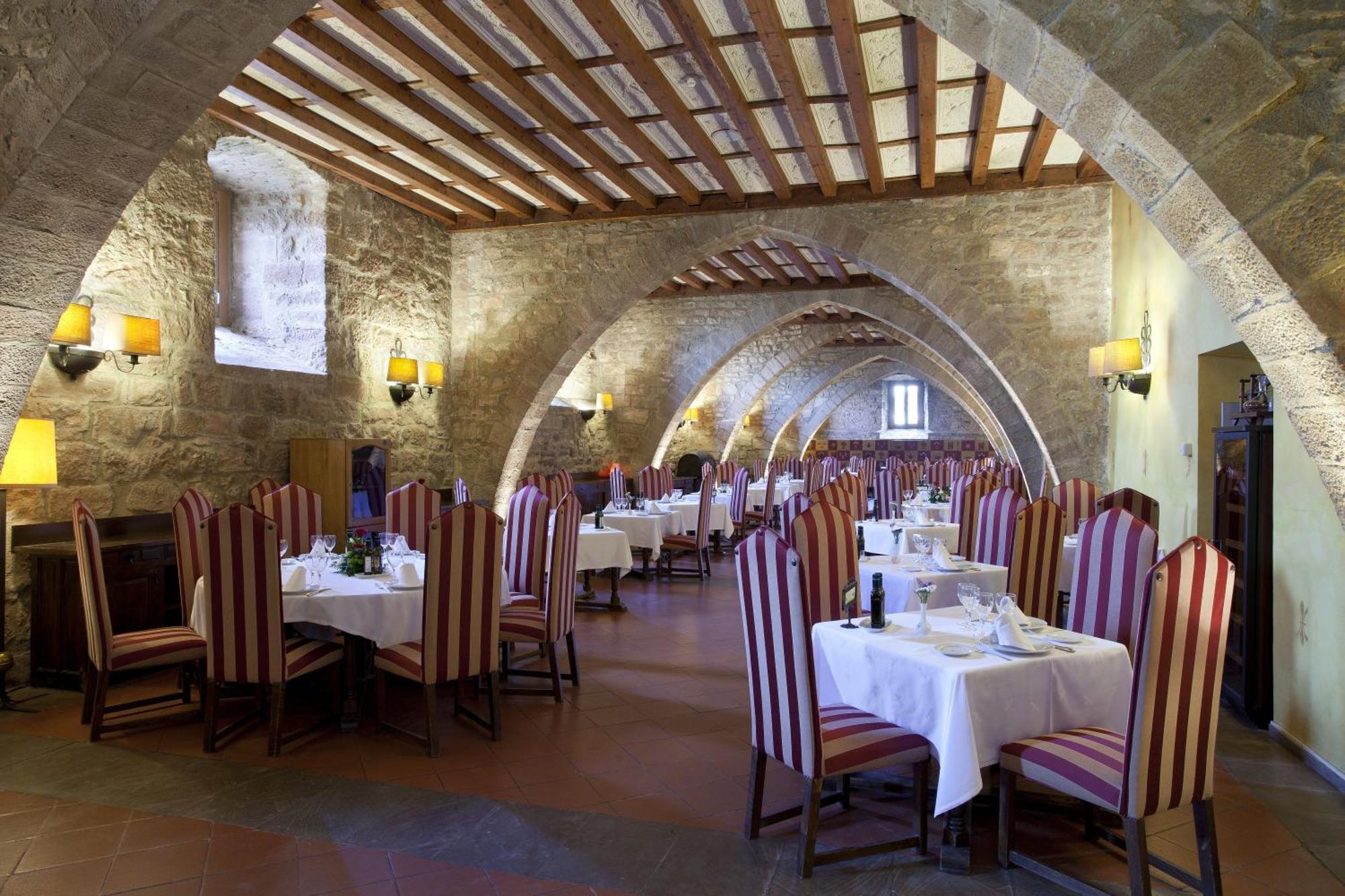 Parador De Cardona Exterior photo
